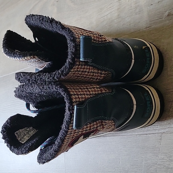Sorel snow boots size 9 - Picture 3 of 8